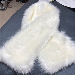 BABEYOND faux fur shawl/cape. NWOT